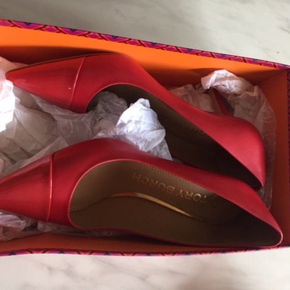 TORY BURCH PUMP RED - Picture 2 of 5
